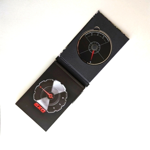 EXO The 5th Album 'DON'T MESS UP MY TEMPO' Photobook + CD - Picture 5 of 10